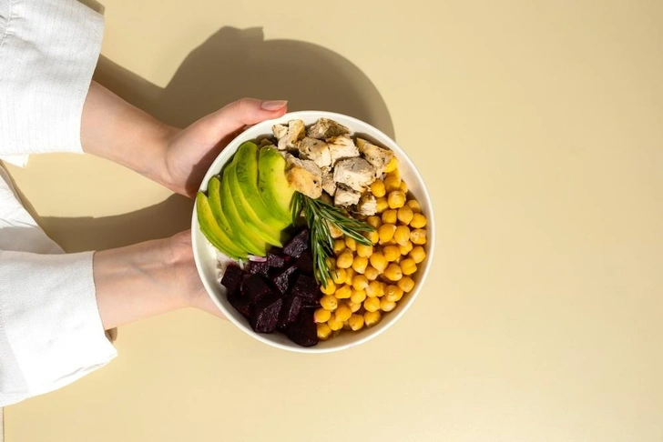 Японцы рассказали, какая простая привычка в питании спасет вашу фигуру | Источник: NadirKhan/Shutterstock/Fotodom.ru