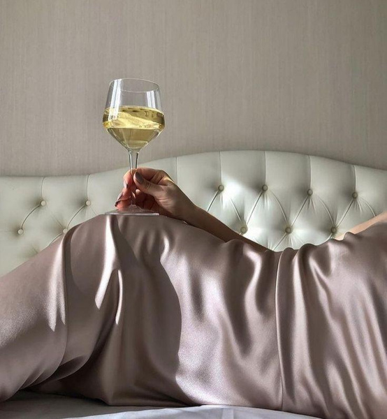 В советское время считалось, что даже бокал вина влияет на фертильность, а чем на самом деле опасен алкоголь для женщин