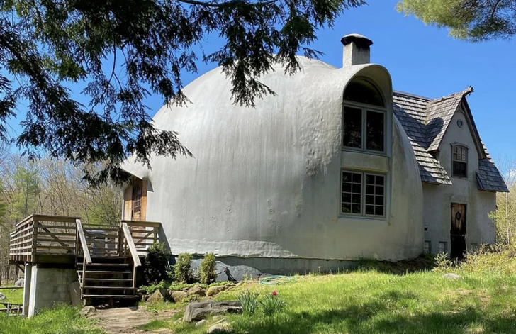 Необычный дом-избушка скульптора Дафны Пульсифер — его можно купить!