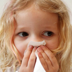 Кашель, заложенный нос и еще 5 признаков того, что ребенка следует показать аллергологу