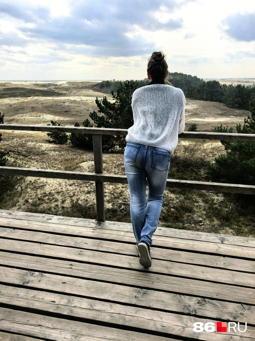 С вершины дюны открываются красивые виды | Источник: Анастасия Шевякова / 86.RU
