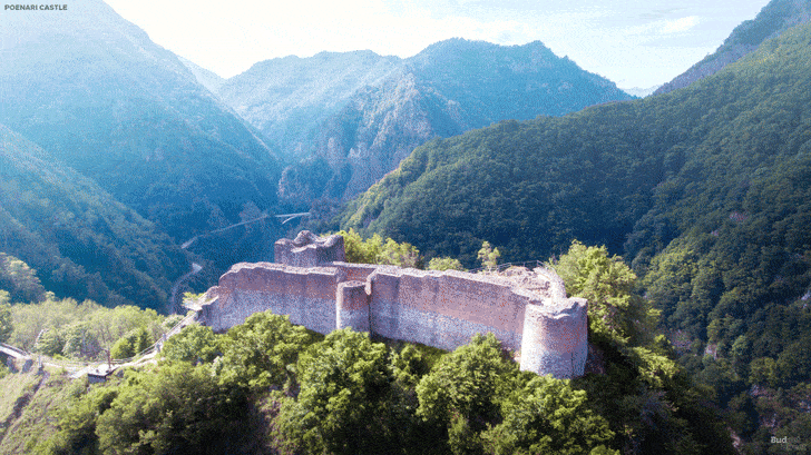 Как выглядели 7 известных европейских замков: анимированная реконструкция