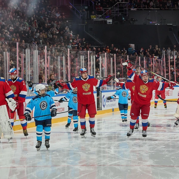 Вместе с детьми разминались игроки сборной России | Источник: Александр Ощепков / NGS.RU