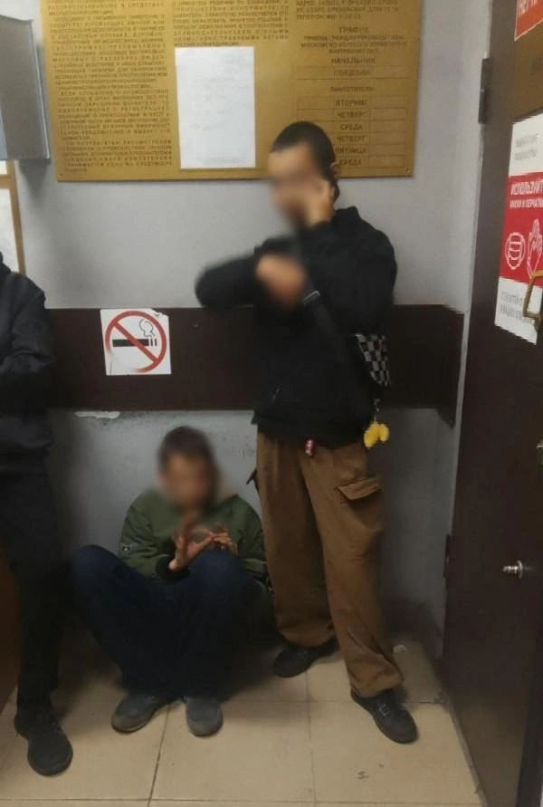 Богдан и его друг первый раз в отделении полиции | Источник: Закрытые группы Антизацеперов / T.me