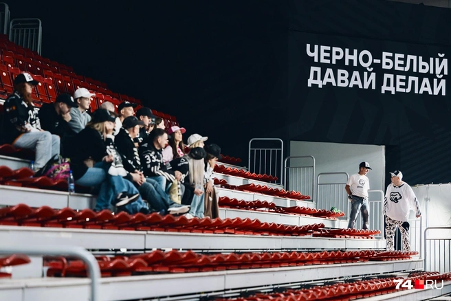 Болельщики «Трактора»&nbsp;— массовку набирали среди челябинцев | Источник: Наталья Лапцевич 