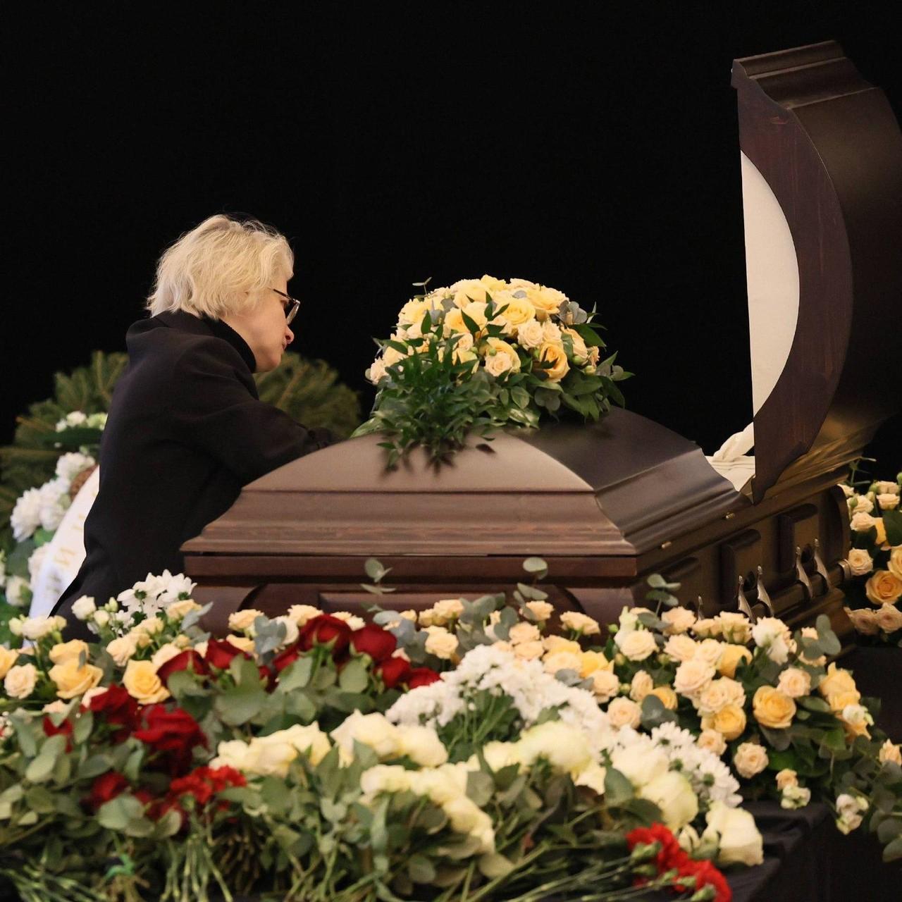 В Москве прощаются с актрисой Ольгой Чиповской: репортаж