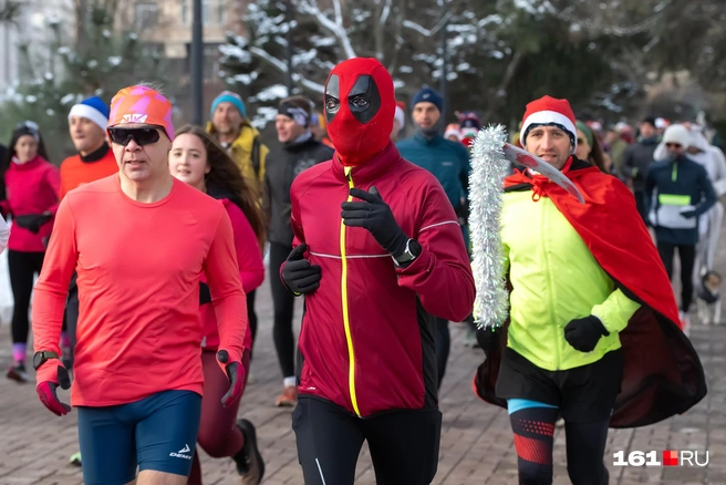 Смерт бежит за Дедпулом. Но его так просто не возьмешь | Источник: Евгений Вдовин / 161.RU