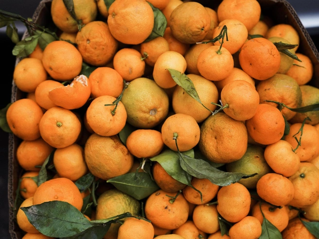 Лицам с аллергическими реакциями следует проявлять осторожность при употреблении мандаринов. | Источник: Дарья Паращенко / 93.RU