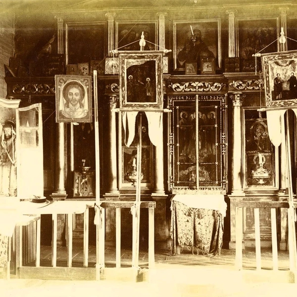 Внутреннее убранство часовни в 1915 году: слева&nbsp;— тот самый Христос в темнице | Источник: архив Пермской художественной галереи
