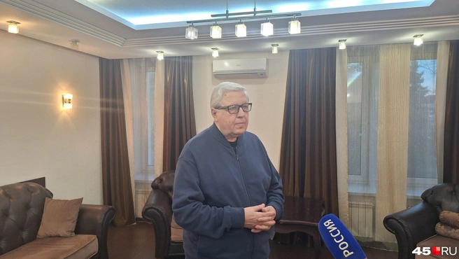 Пианисту, композитору, дирижеру и художественному руководителю оркестра Лундстрема Борису Фрумкину 82 года, из которых почти 20 лет он у руля коллектива | Источник: Александр Лисихин / 45.RU