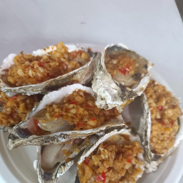 Сочетание устриц с чесноком, чили и зеленым луком может выдержать не каждый | Источник: предоставлено героями публикации