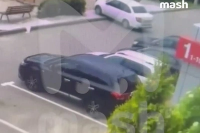 Двухлетний малыш за рулём выехал на детскую площадку в Воронеже