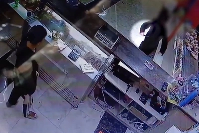 Грабитель с ножом похитил 140 тысяч рублей из бара в Чите