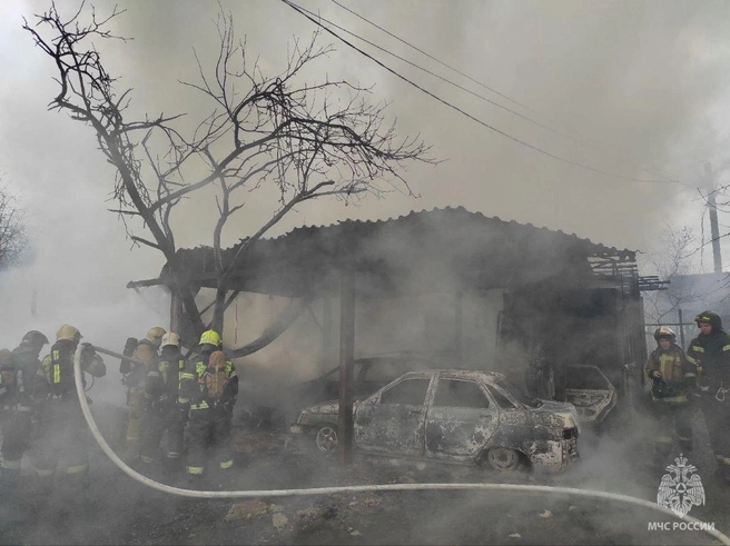 В доме на Ржевке, где погибли женщина и дети, взорвался газовый баллон | Источник: МЧС Санкт-Петербурга 