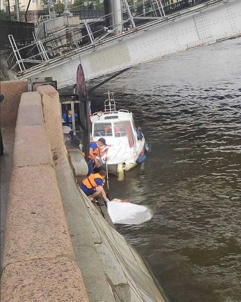 9 тысяч за смерть: три подростка погибли на подземной экскурсии в центре Москвы, других участников группы ищут