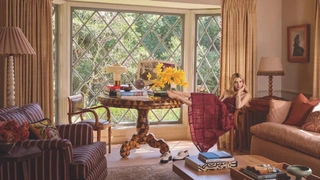 Бери и делай: эклектичная гостиная как у Эммы Робертс