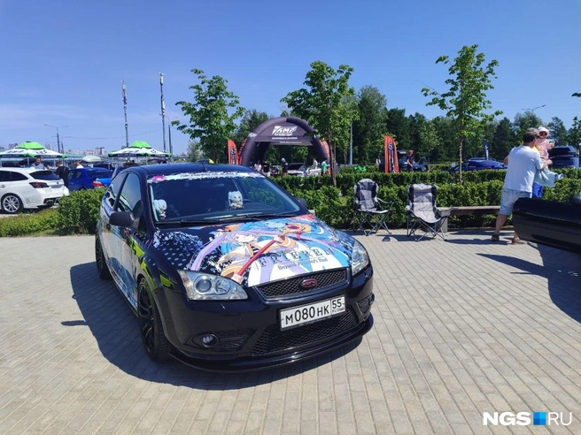 Многие авто покрыты аэрографией | Источник: Мария Тищенко / NGS.RU