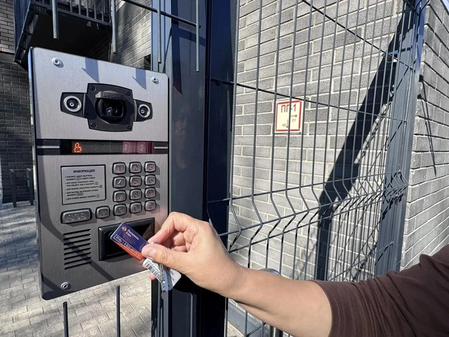 Жители могут открывать двери удаленно через смартфон и выдавать гостям временные коды для входа | Источник: «Ростелеком»