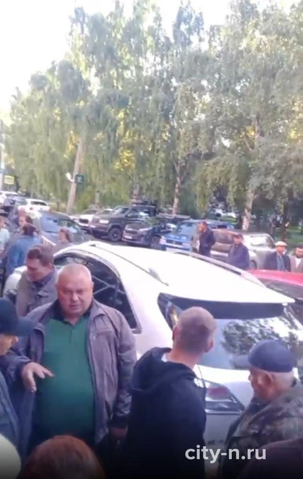 Людям пришлось занимать очередь с вечера 26 августа | Источник: www.city-n.ru