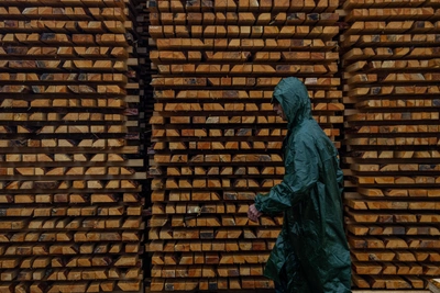 Chlorine leak injures six at Bratsk wood plant