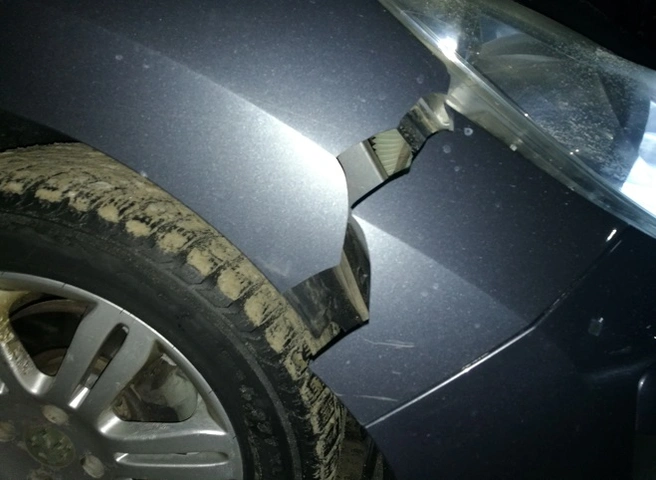 Рязанец повредил автомобиль, попав в огромную яму в Шлаковом | ya62.ru