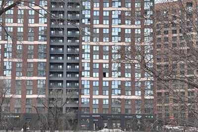 В Екатеринбурге мужчина разбился, выпав из окна шестого этажа