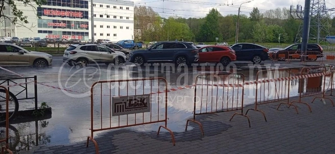 Так было сразу после прорыва трубы | Источник: читатель «Фонтанки»