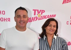 Улыбается и с любовью смотрит на экран: как трехлетняя внучка Кирилла Андреева узнала о рождении младшей сестренки