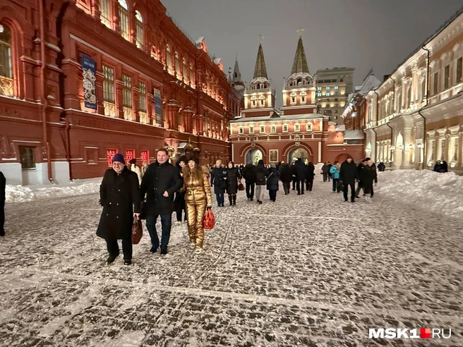 Несмотря на окончание новогодних праздников желающие посетить Красную площадь находятся | Источник: Артем Устюжанин / MSK1.RU