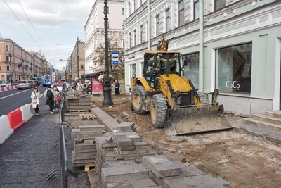 На Невском начался ремонт тротуаров