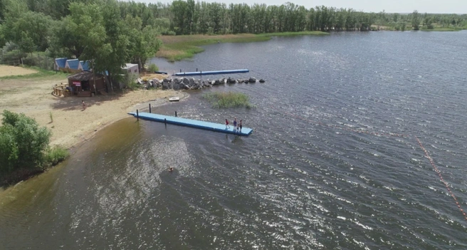В Ясном на водохранилище из моторной лодки выпали 4 человека | Источник: Скриншот с фото сайта ples-56.ru