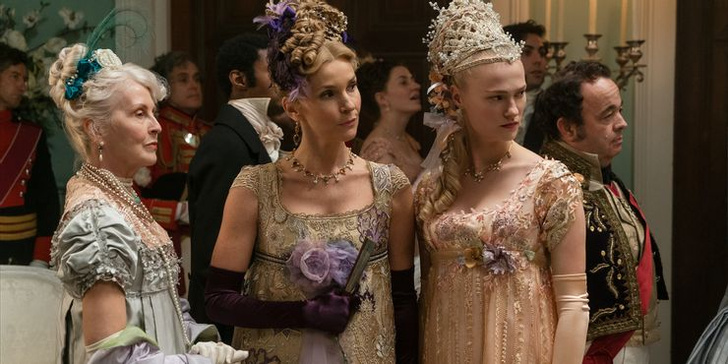 Фото №1 - Топ-10 самых красивых платьев в сериале «Бриджертоны»