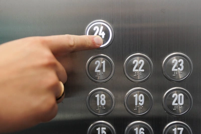 Воронежская УК заплатила 200 тыс. за шумный лифт