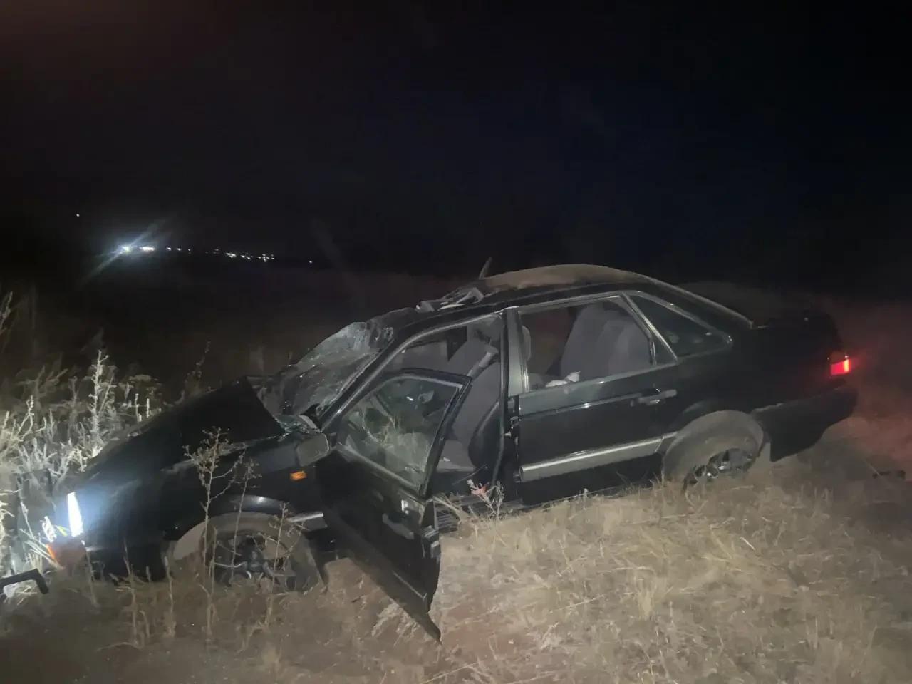 В Октябрьском районе «ушел» в кювет «Фольксваген» — пострадали двое