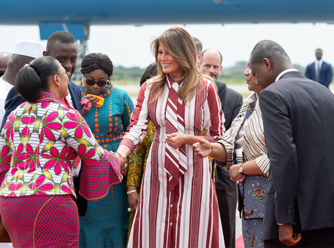 Образы Брижит Макрон и Мелании Трамп в Африке: чей модный гардероб оказался удачнее