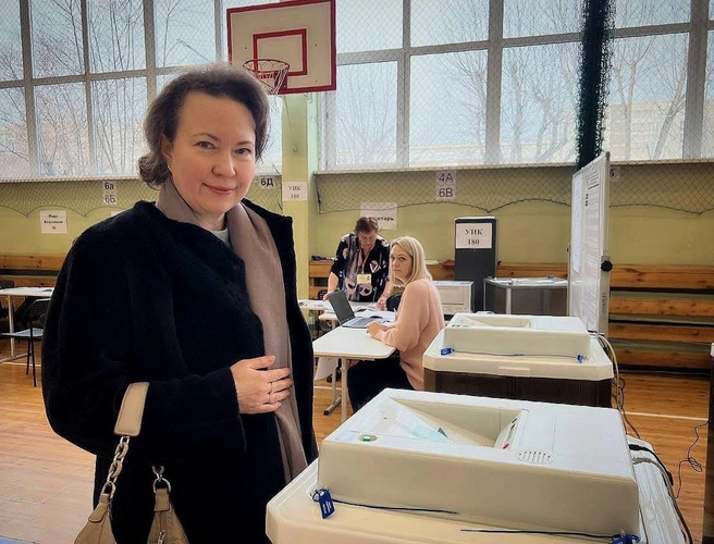 Татьяна начинала в середине 1990-х в банке «Енисей», но быстро ушла на госслужбу | Источник: Красноярский край официально / t.me