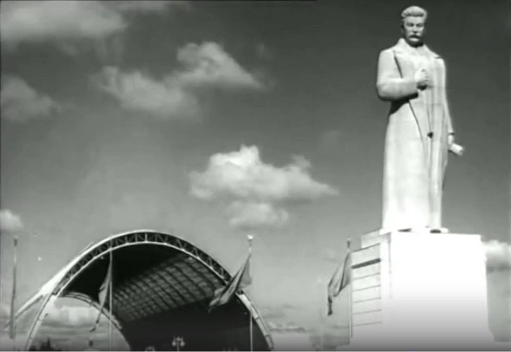 Кадр из фильма «Светлый путь» (1940).