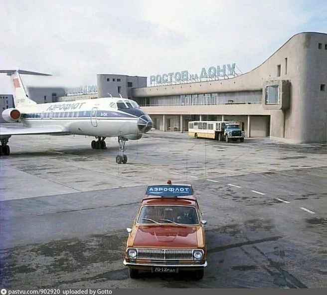 Старый аэропорт в 1970-е | Источник: Борис Корзин, ТАСС / Pastvu.com