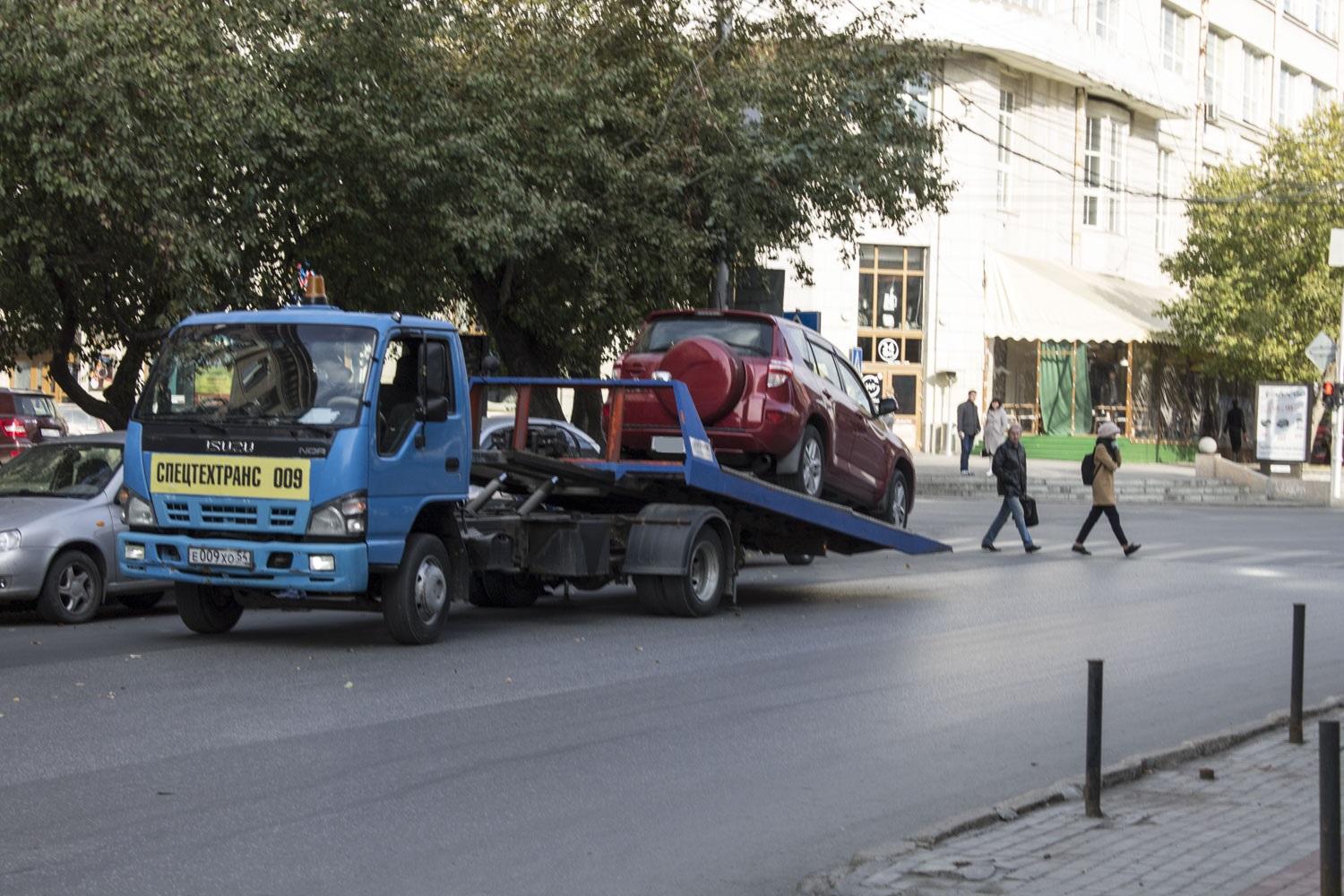 Забрали из-под окон: в Новосибирске начали арестовывать автомобили тех, кто  не платит за свет - 7 октября 2020 - НГС.ру