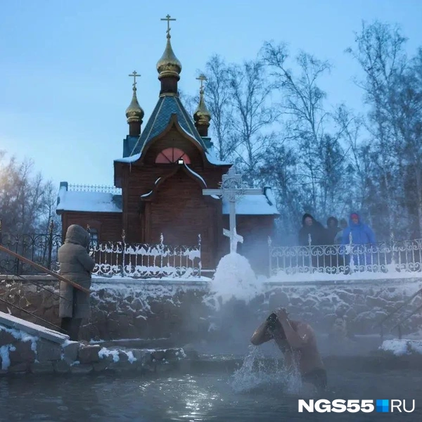 От теплой воды исходит пар | Источник: Евгений Софийчук / NGS55.RU
