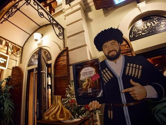 Гости праздника в ресторане «Хинкали Хаус» наслаждались богатым грузинским фуршетом, живой музыкой и колоритными танцами | Источник: Хинкали Хаус