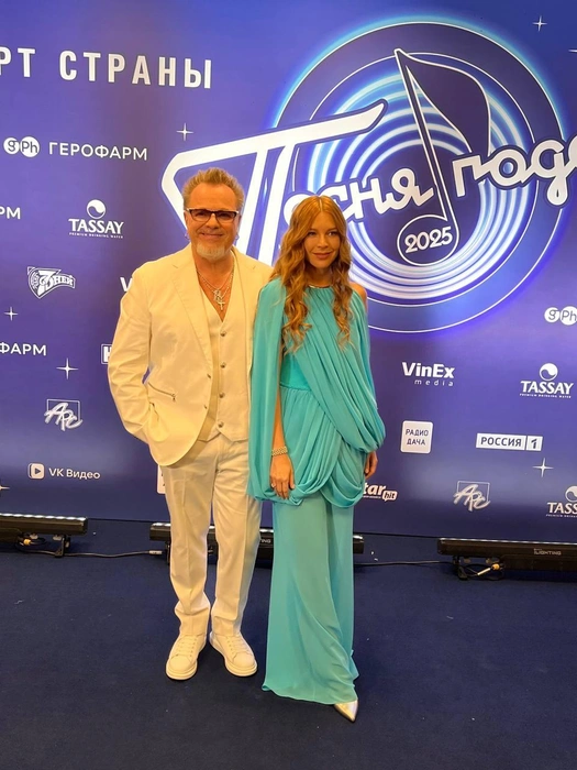 Владимир Пресняков и Наталья Подольская прибыли на «Песню года&nbsp;— 2025» | Источник: StarHit.ru