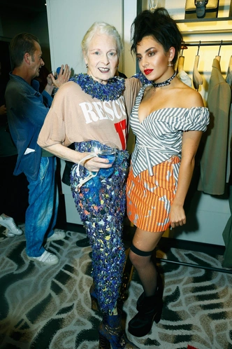 Эволюция стиля Чарли XCX: от Tumblr-гранжа до кинодивы Эволюция стиля Чарли XCX: от Tumblr-гранжа до кинодивы