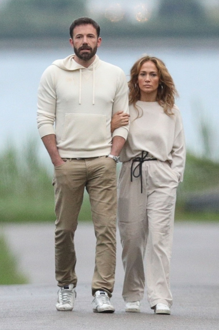 Новый уровень любви: Дженнифер Лопес и Бен Аффлек одеваются одинаково для романтических прогулок