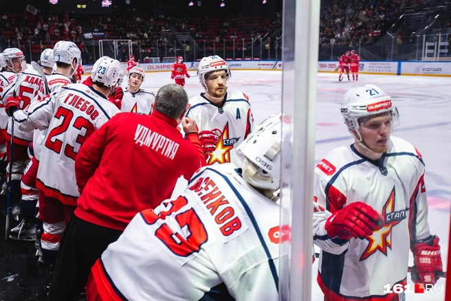 На 49-й минуте игроки «Ижстали» отыграли одну шайбу | Источник: Евгений Вдовин / 161.RU