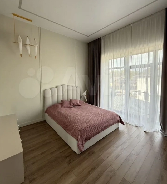 Розовый? Малиновый? Бордовый? Красный? Коричневый? Пыльно-розовый? | Источник: сайт объявлений