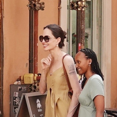 Анджелину Джоли заметили на шопинге с детьми — как выглядит 47-летняя актриса