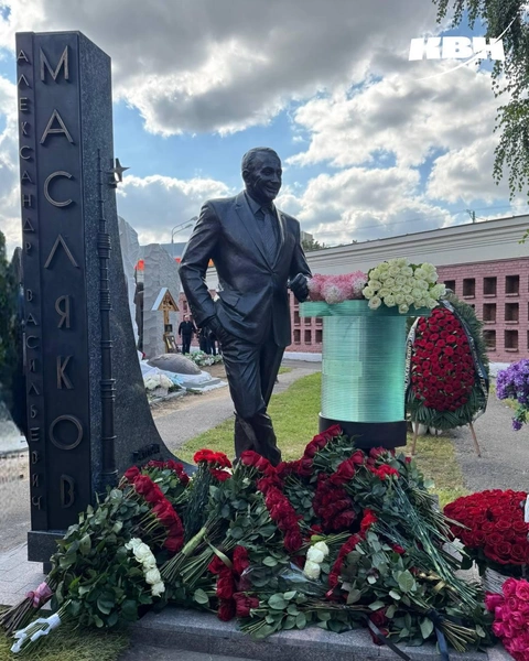Так выглядит памятник на могиле Александра Маслякова