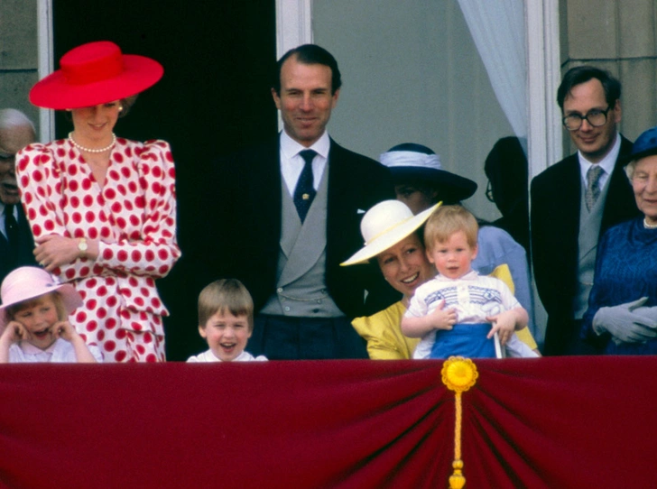 От Дианы до Кейт Миддлтон: самые яркие «балконные» кадры Trooping The Colour