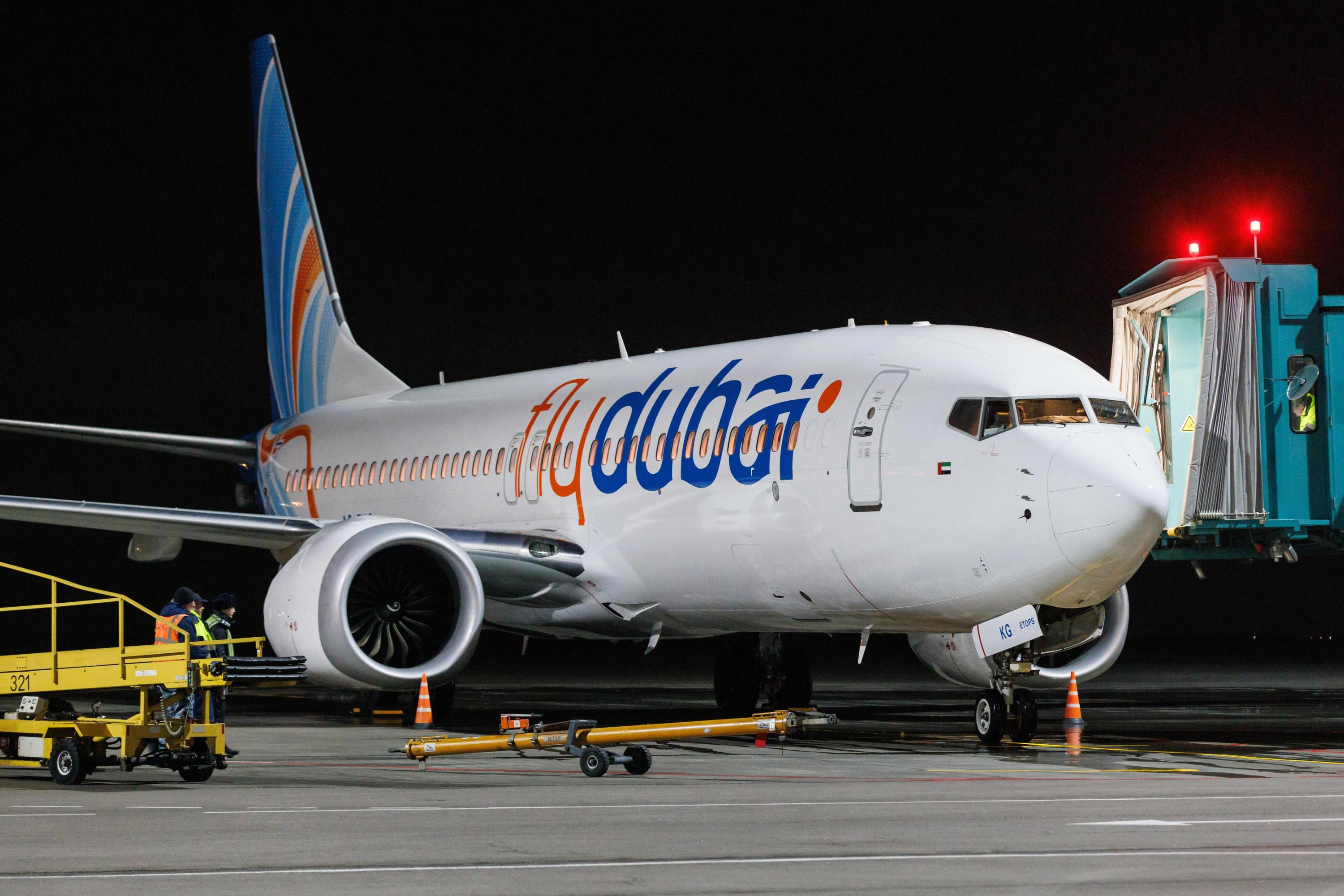 Дубай отменяет рейсы. Боинг 737-800 flydubai. Boeing 737-800 Флай Дубай. Boeing 737-800ng. Боинг 737-800 next Generation.